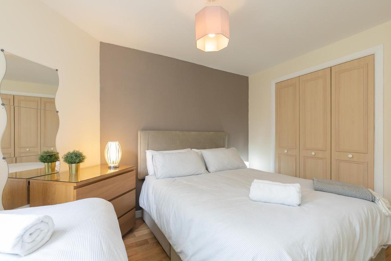 Dicksonfield Quiet Central Family Apartment With Parking Edinburgh Dış mekan fotoğraf